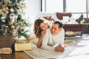 Le couple à Noël : dialogue et partage en cadeau